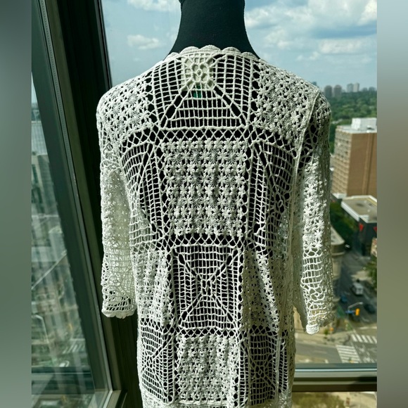🆕 FARM Rio 🧿 NWOT Floral Crochet Lace Through Kimono, White - Sz L - Picture 8 of 15